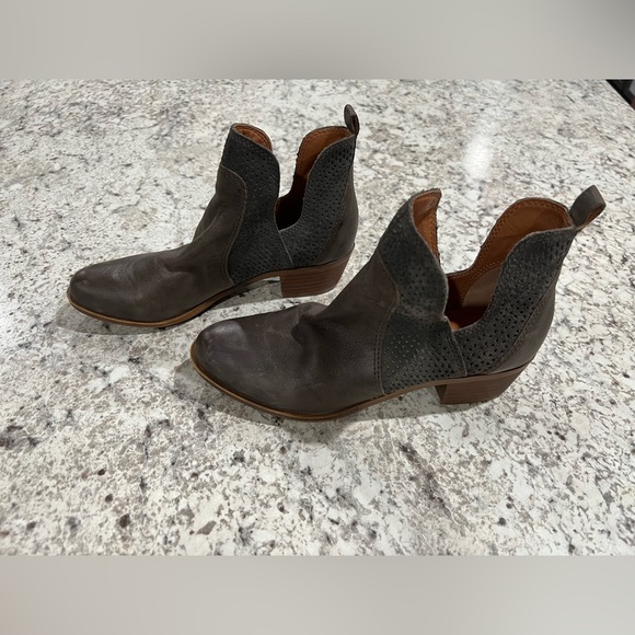 Women’s Ankle Booties Size 7 Lucky Brand Grey Brown - Picture 2 of 5